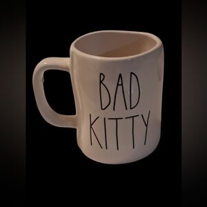 Like New Rae Dunn Lion Character White Mug